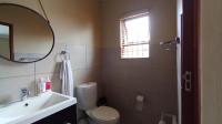 Main Bathroom - 5 square meters of property in Noordwyk