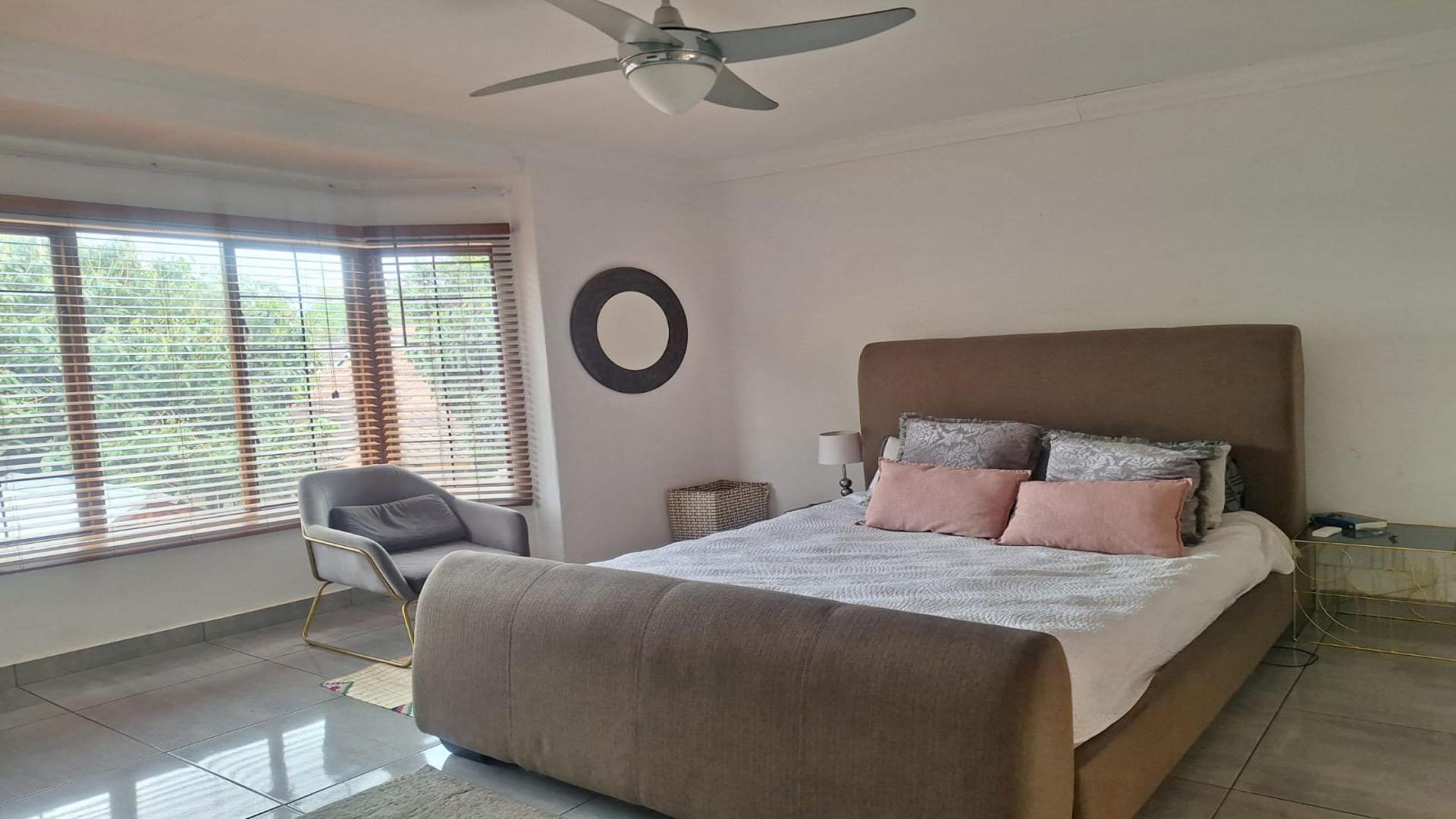 Main Bedroom of property in Stonehenge