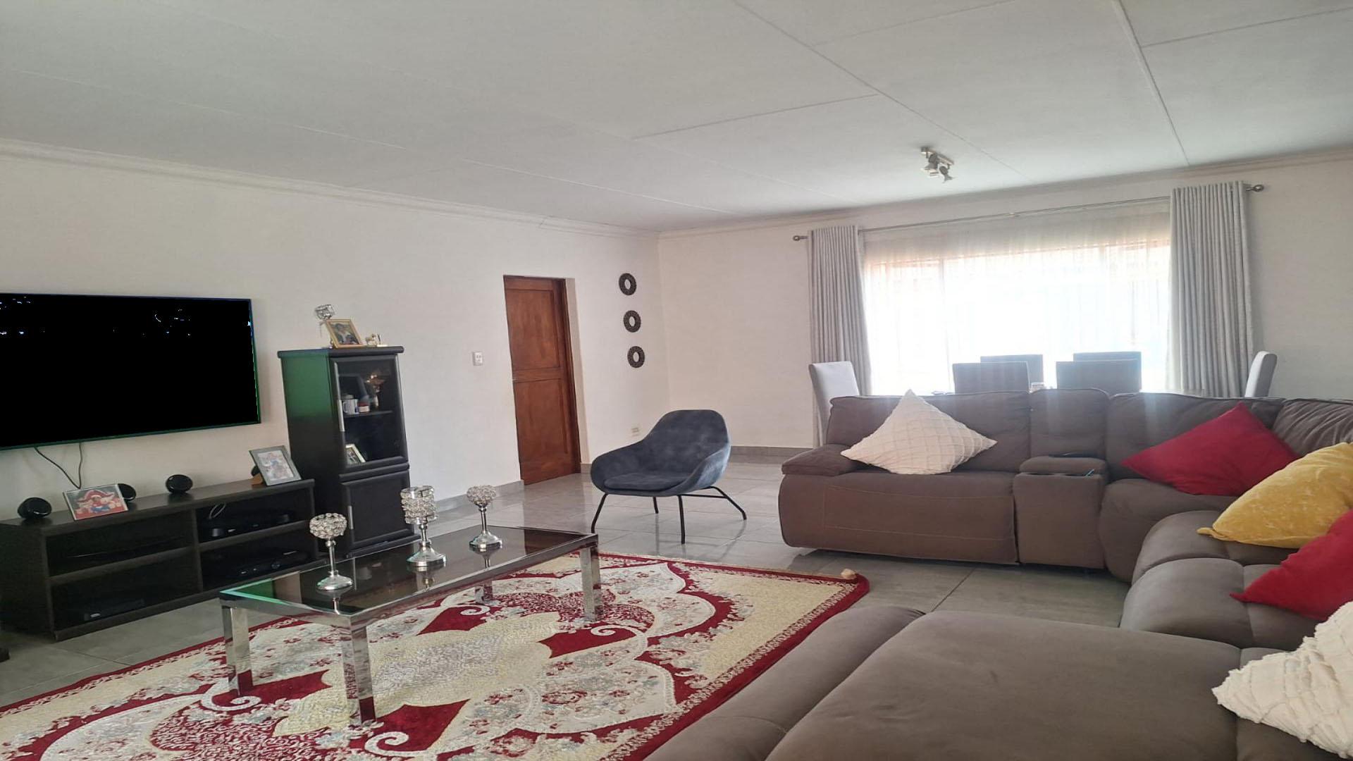 Lounges of property in Stonehenge