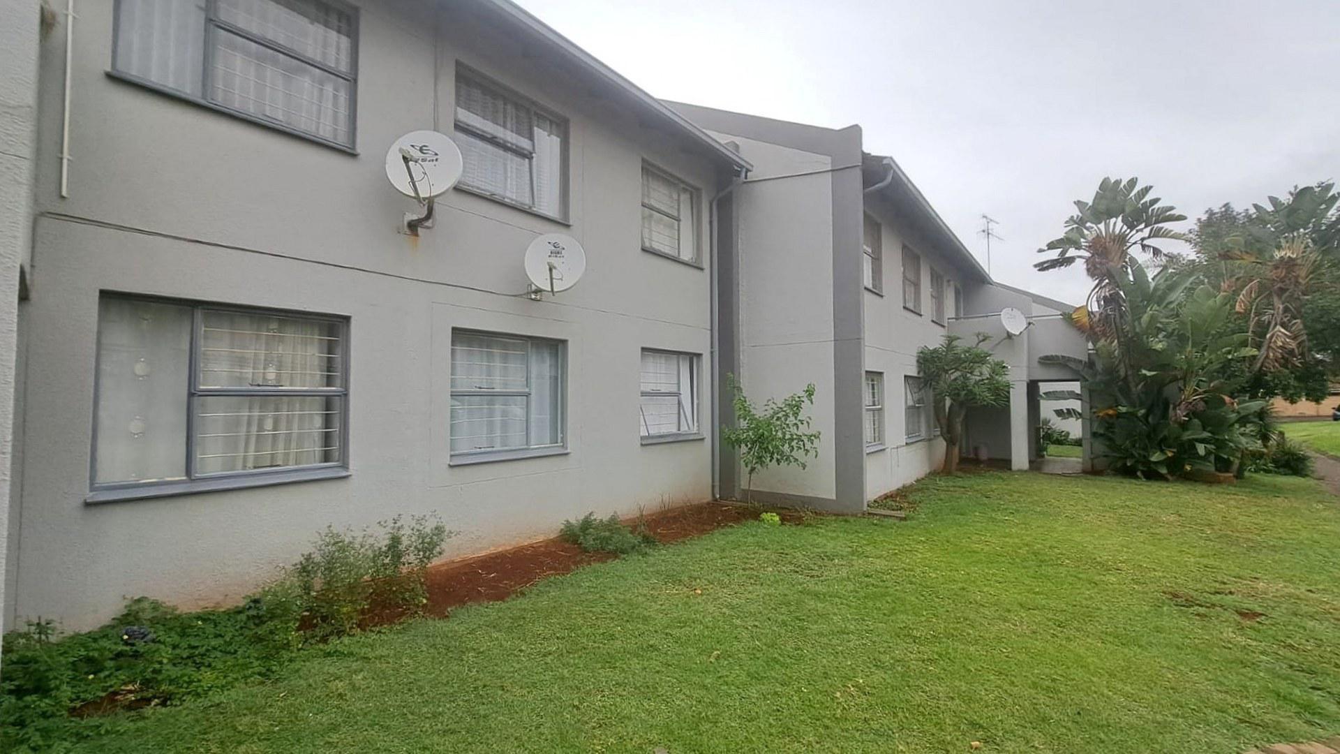 Front View of property in Die Hoewes