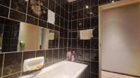 Bathroom 1 of property in Die Hoewes