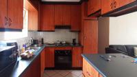 Kitchen - 16 square meters of property in Die Hoewes