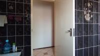 Bathroom 1 - 6 square meters of property in Die Hoewes