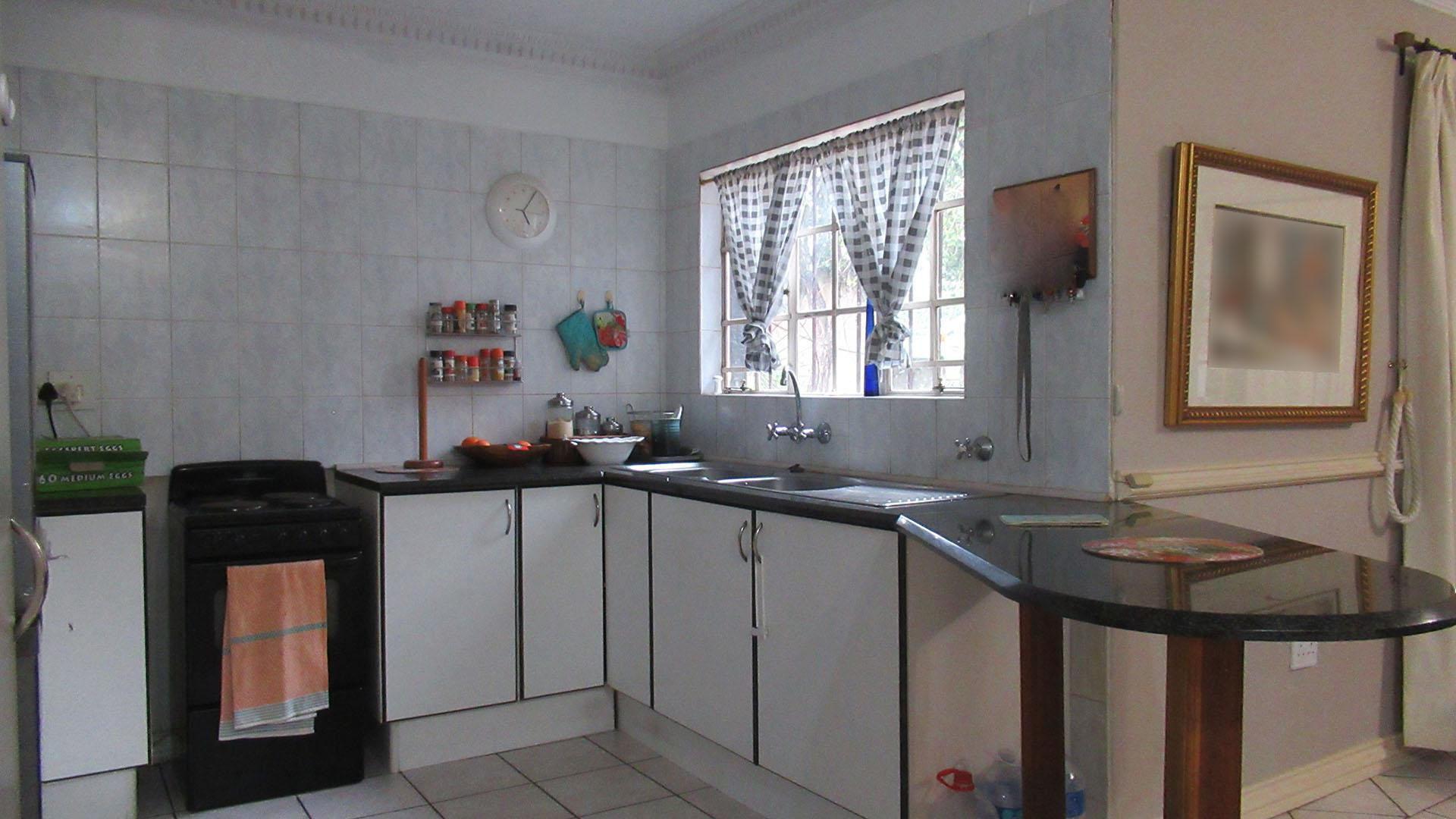 Kitchen of property in Greymont