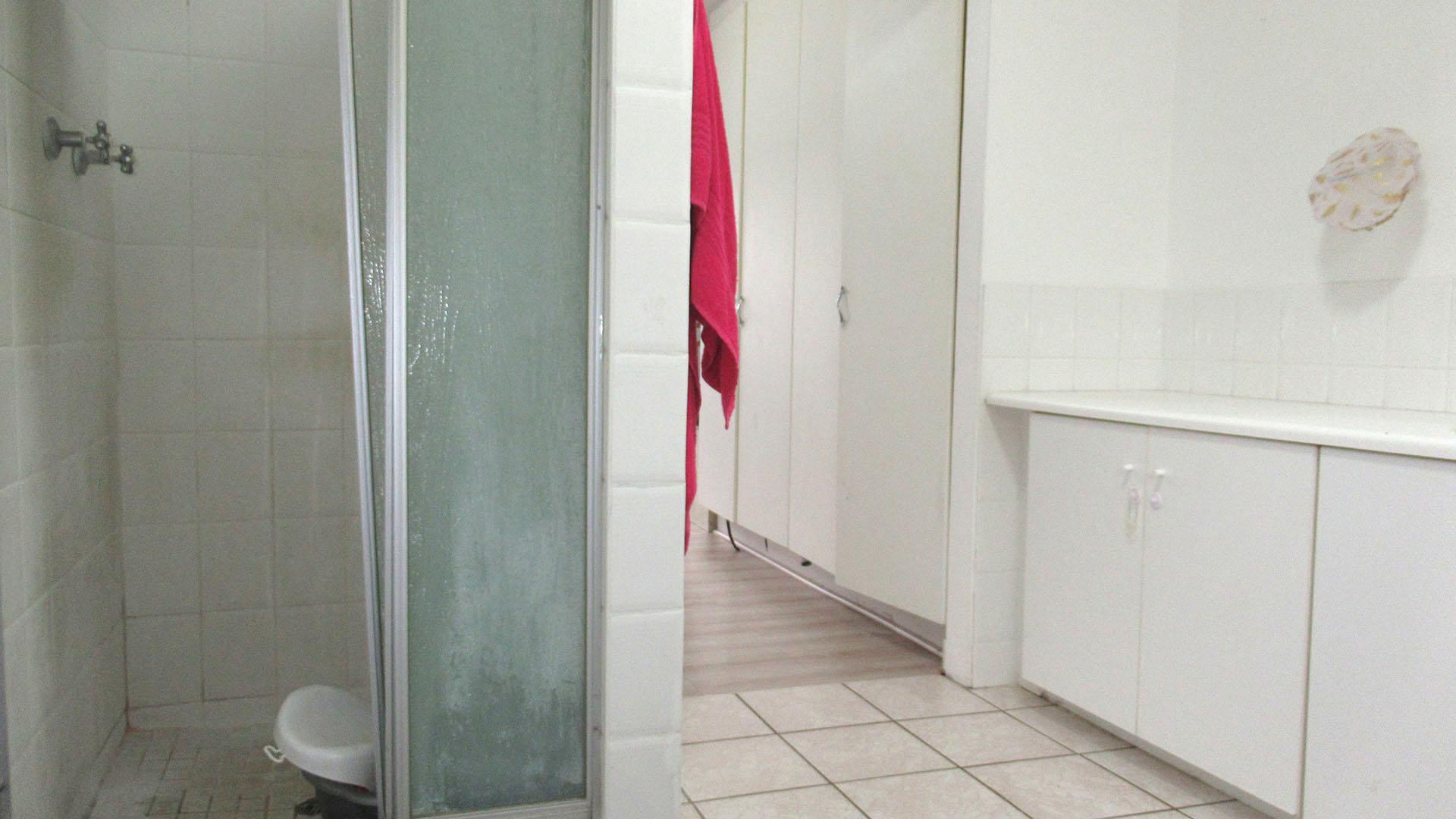 Main Bathroom of property in Greymont