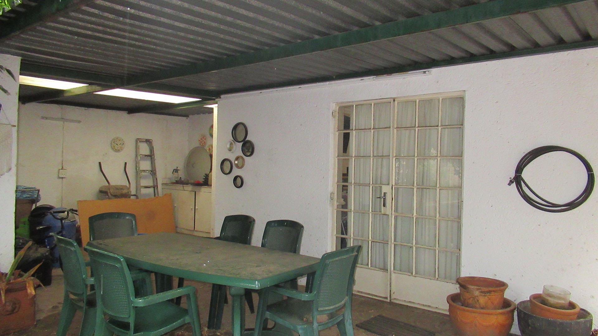 Patio of property in Greymont