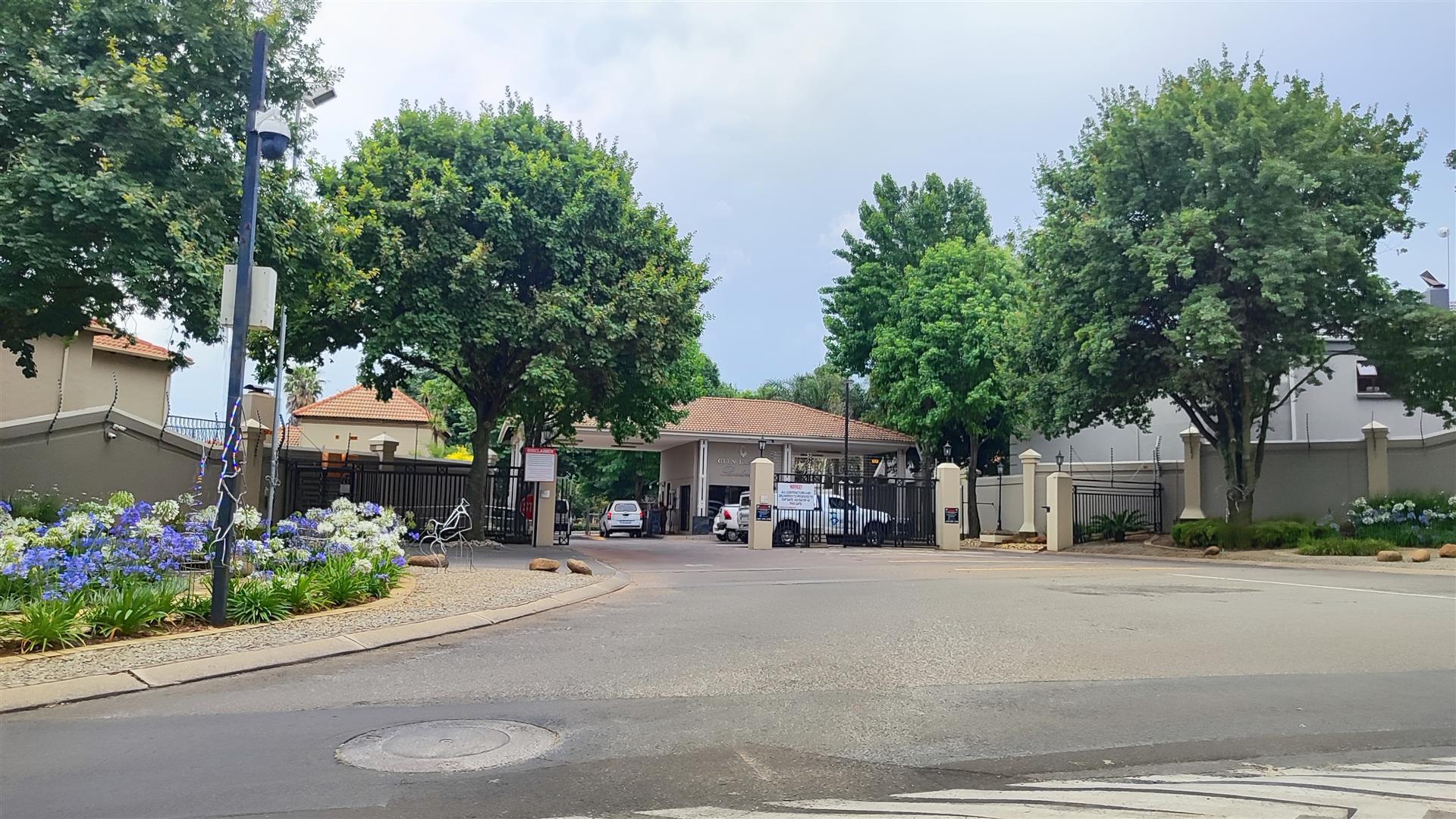 Front View of property in Glen Erasmia Boulevard