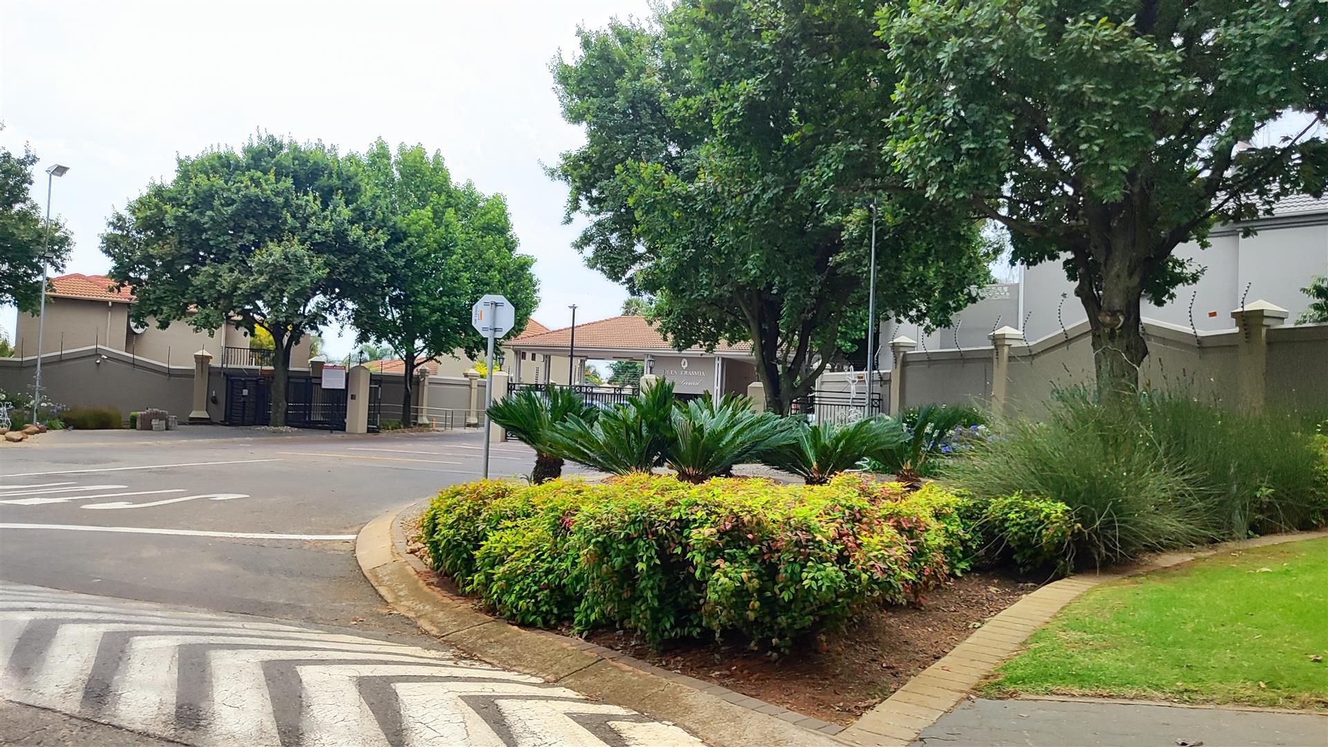 Front View of property in Glen Erasmia Boulevard