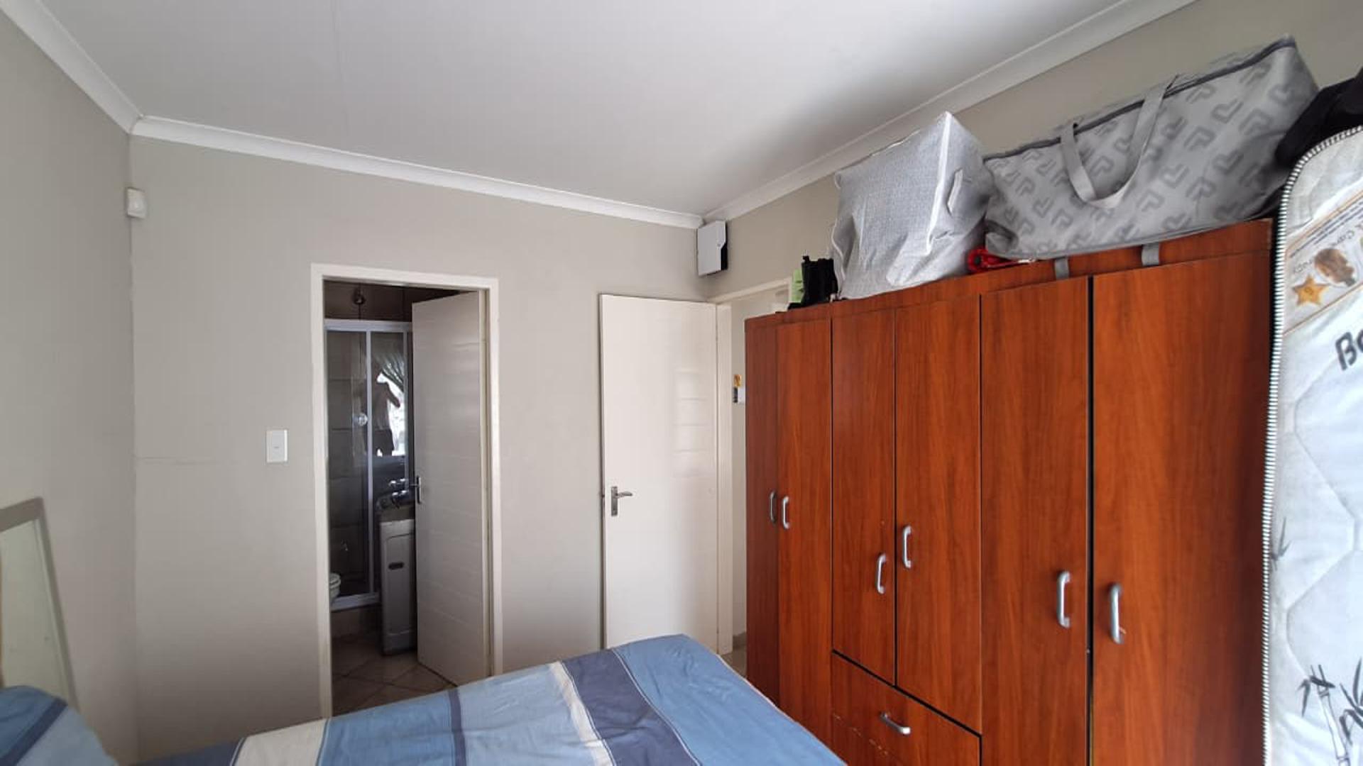 Main Bedroom - 12 square meters of property in Alliance