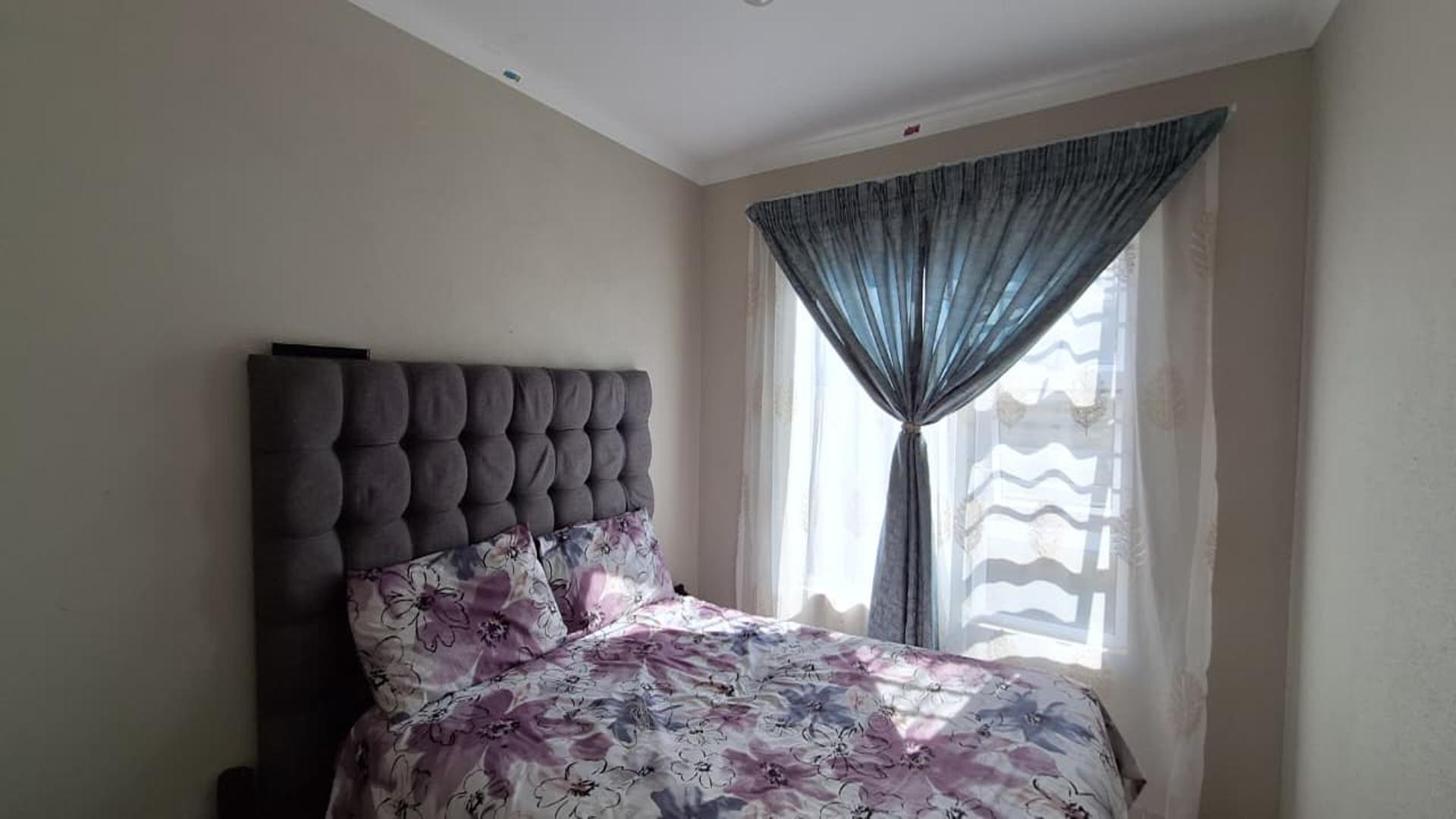Bed Room 2 - 9 square meters of property in Alliance