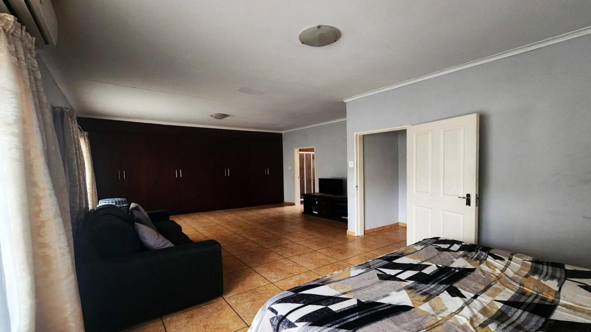 Main Bedroom of property in Lephalale (Ellisras)