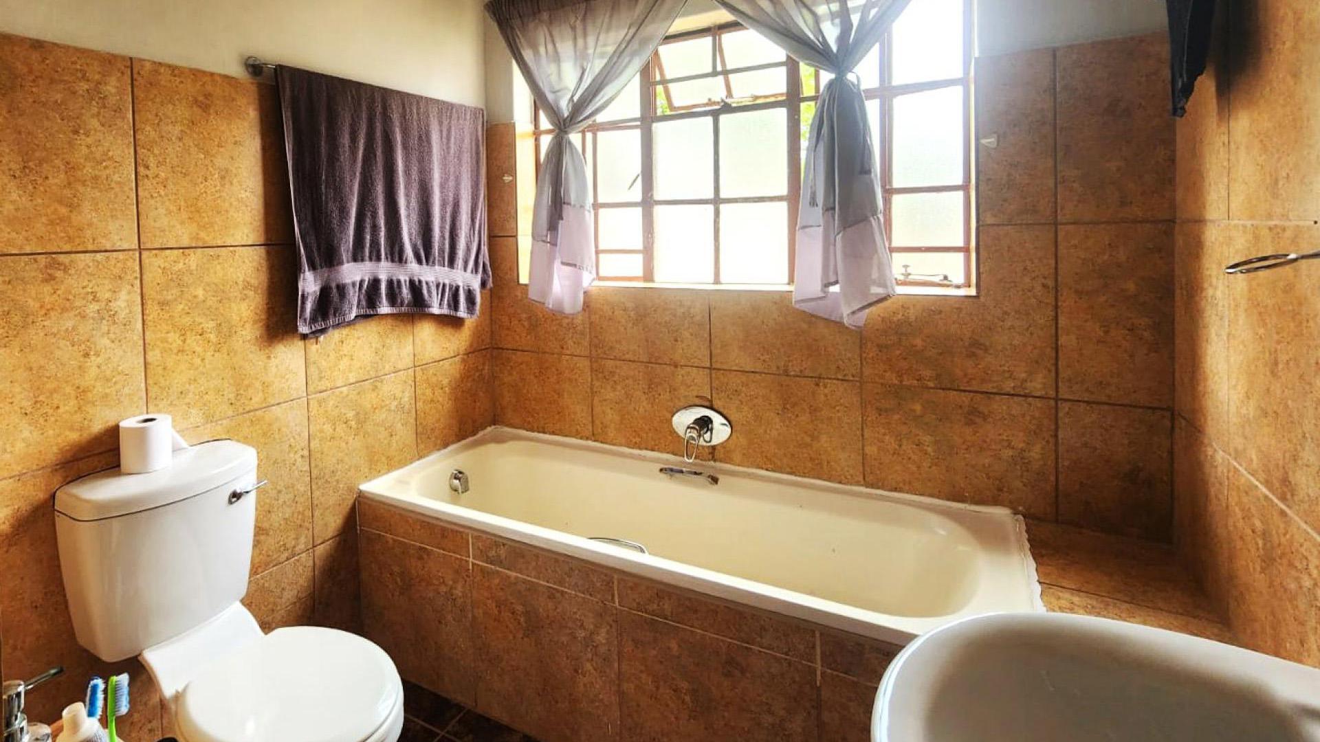 Main Bathroom of property in Lephalale (Ellisras)