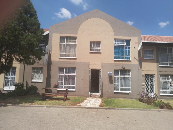 3 Bedroom Simplex for Sale For Sale in Verwoerdpark - MR696687