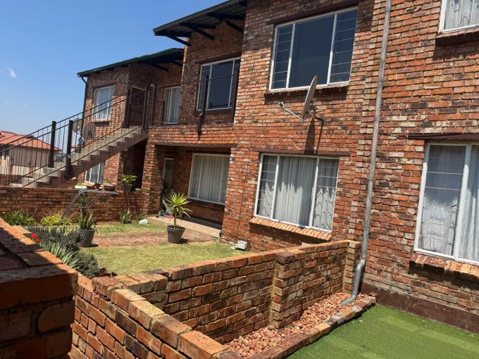 2 Bedroom Sectional Title for Sale For Sale in Groblerpark - MR696701