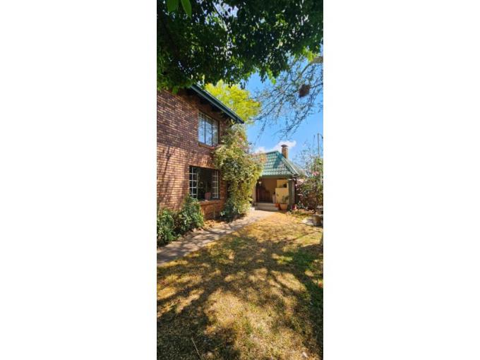 3 Bedroom Simplex for Sale For Sale in Faerie Glen - MR696708