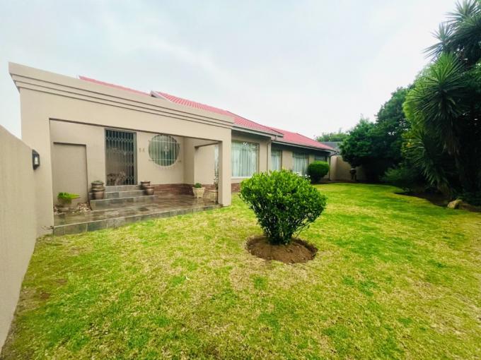 4 Bedroom House for Sale For Sale in Randhart - MR696714