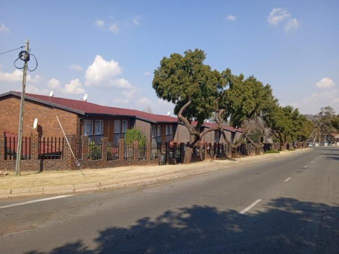 2 Bedroom Simplex for Sale For Sale in South Crest - MR696715