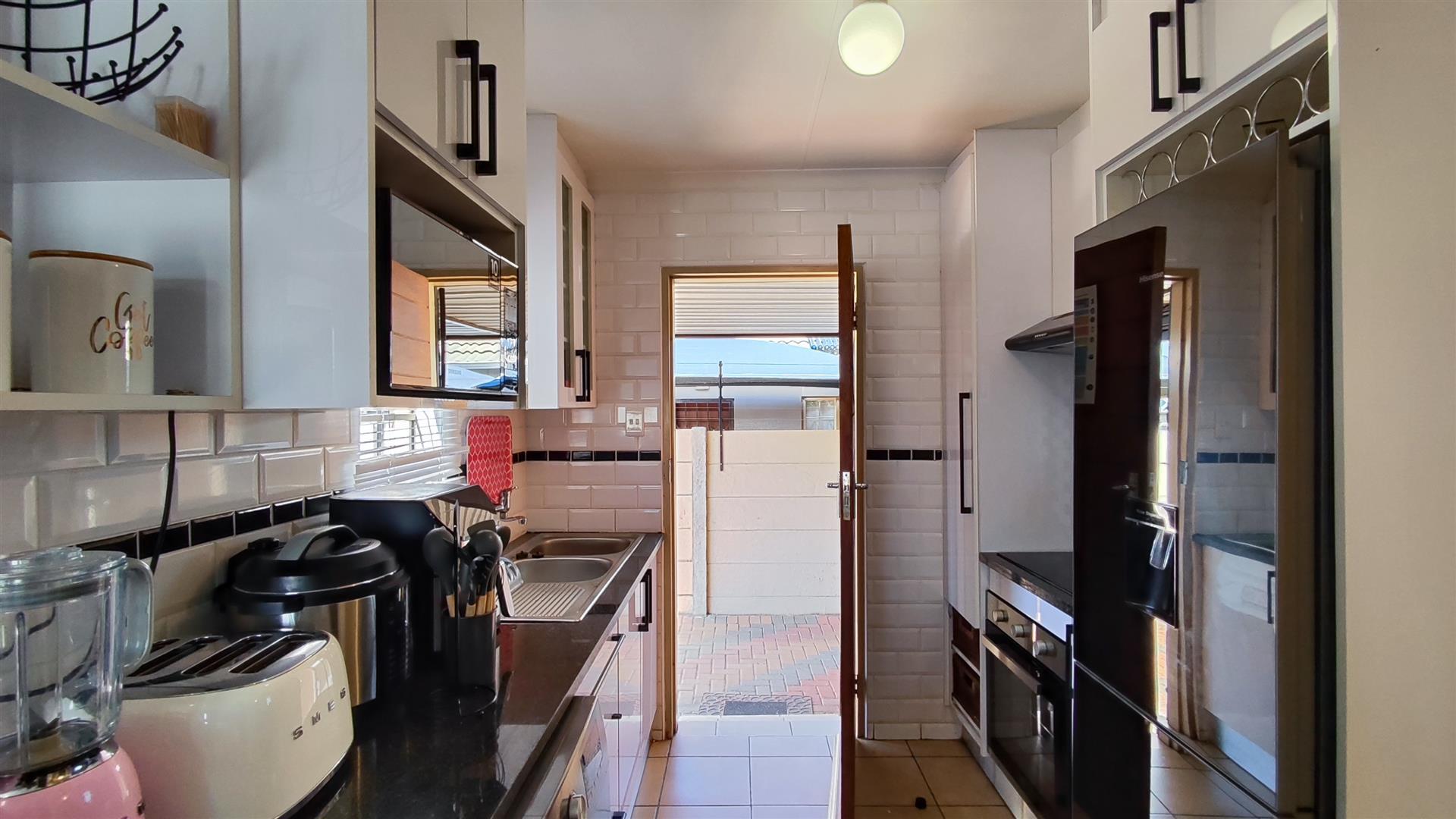 Kitchen - 8 square meters of property in Palm Ridge