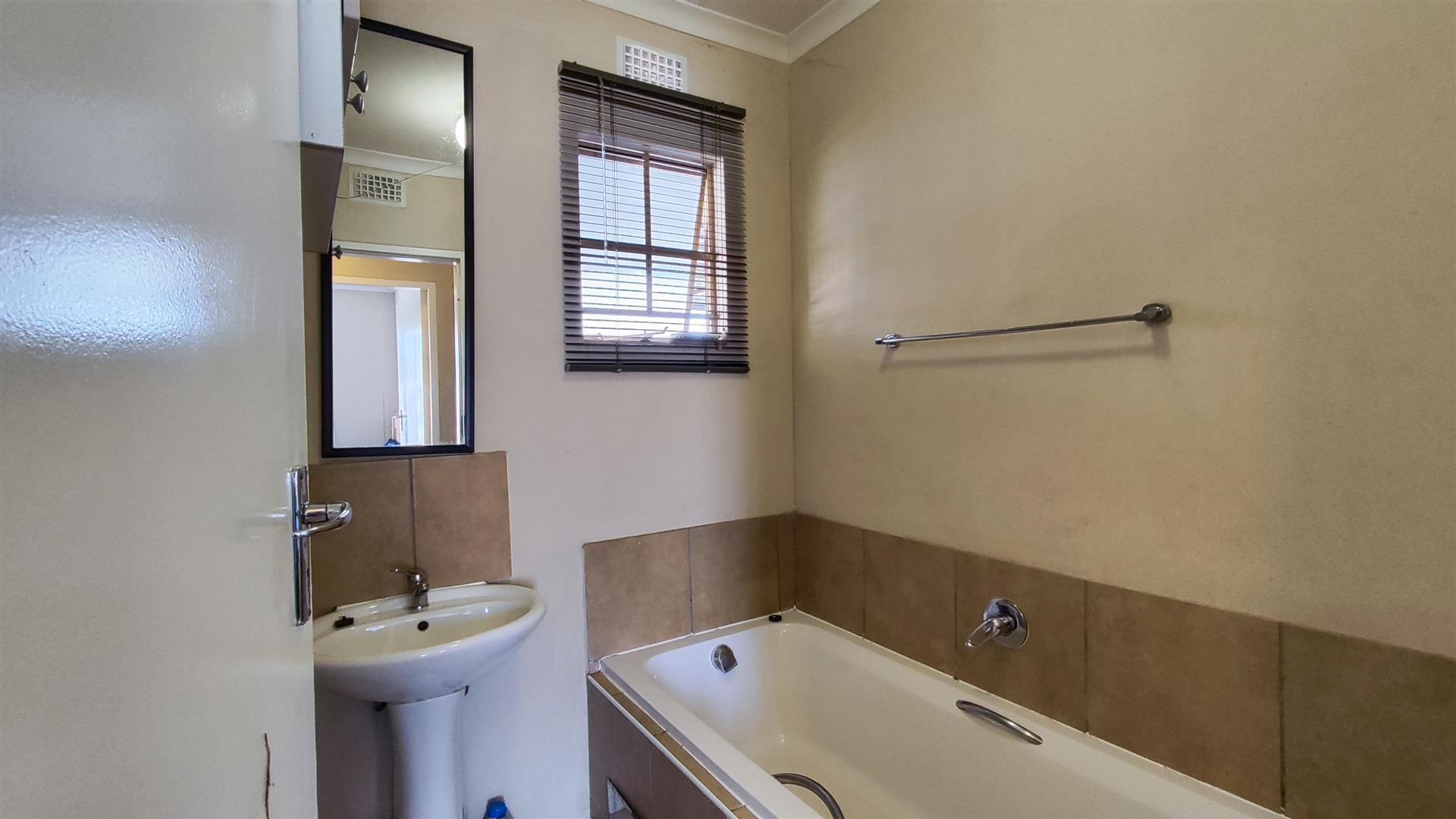 Bathroom 1 - 6 square meters of property in Palm Ridge