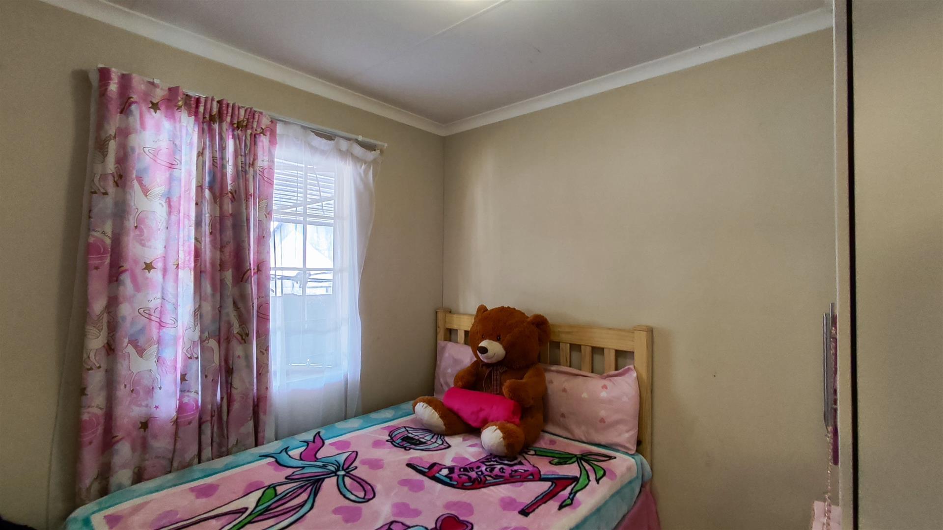 Bed Room 1 - 8 square meters of property in Palm Ridge