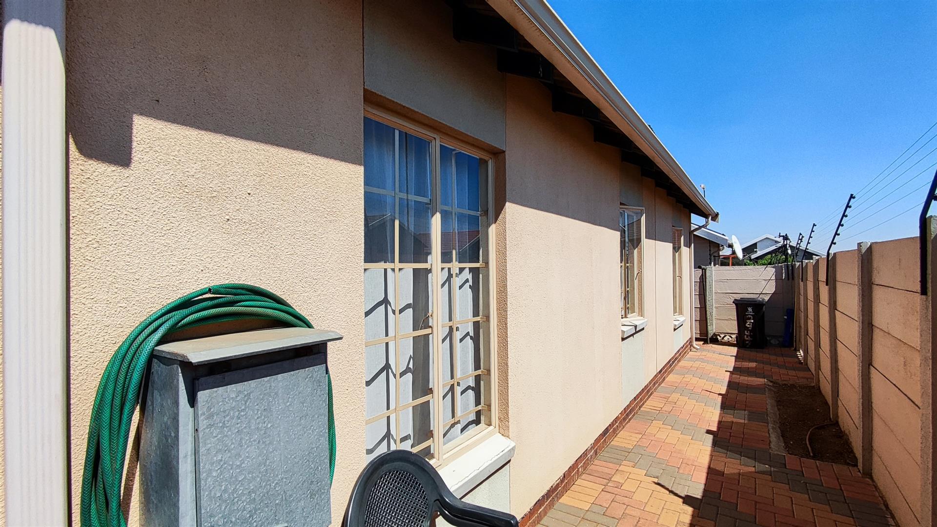 Front View of property in Palm Ridge