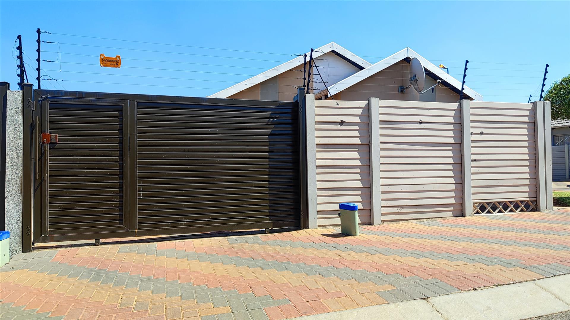 Front View of property in Palm Ridge