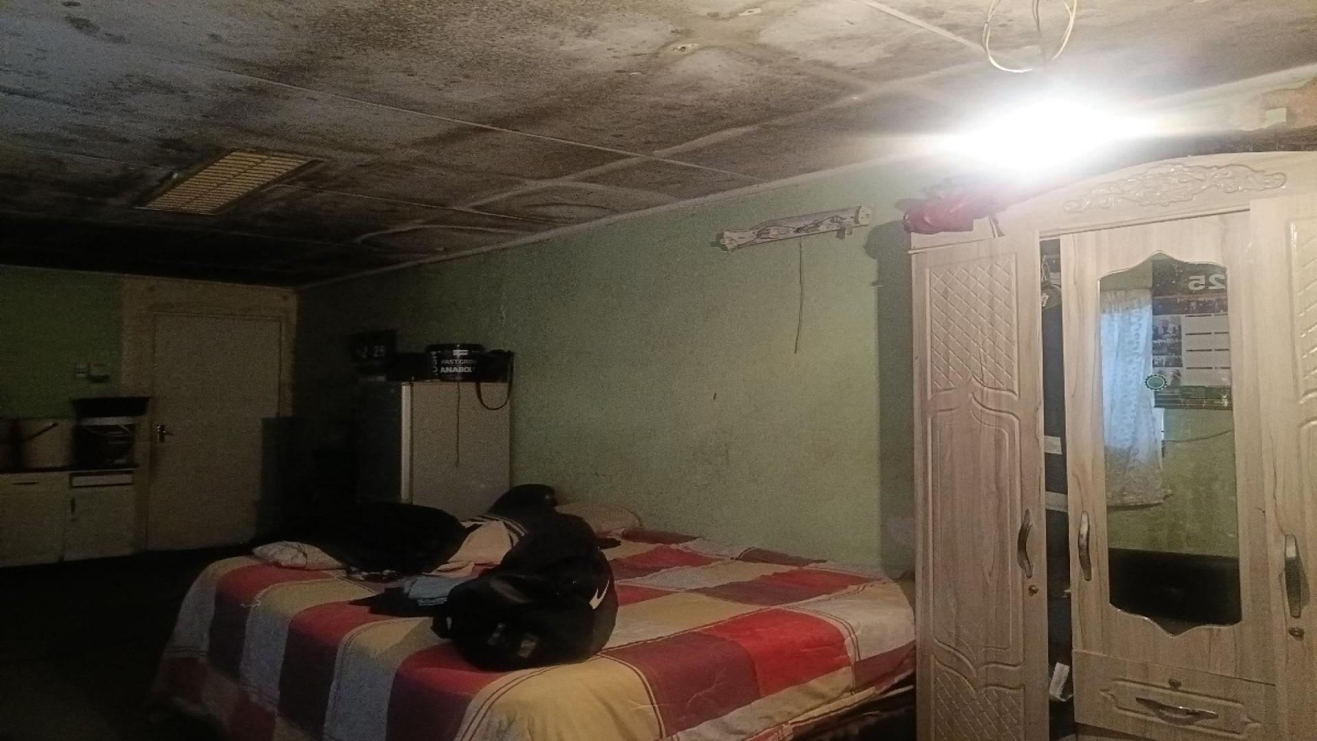 Bed Room 1 of property in Welkom