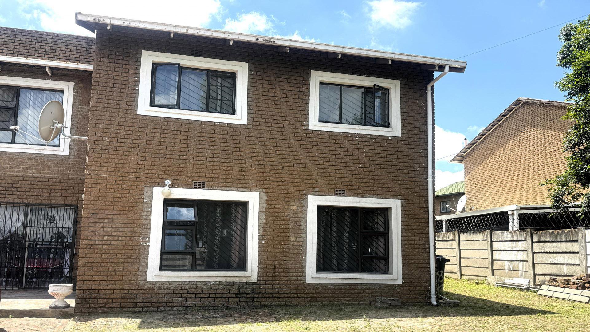 Front View of property in Crown Gardens