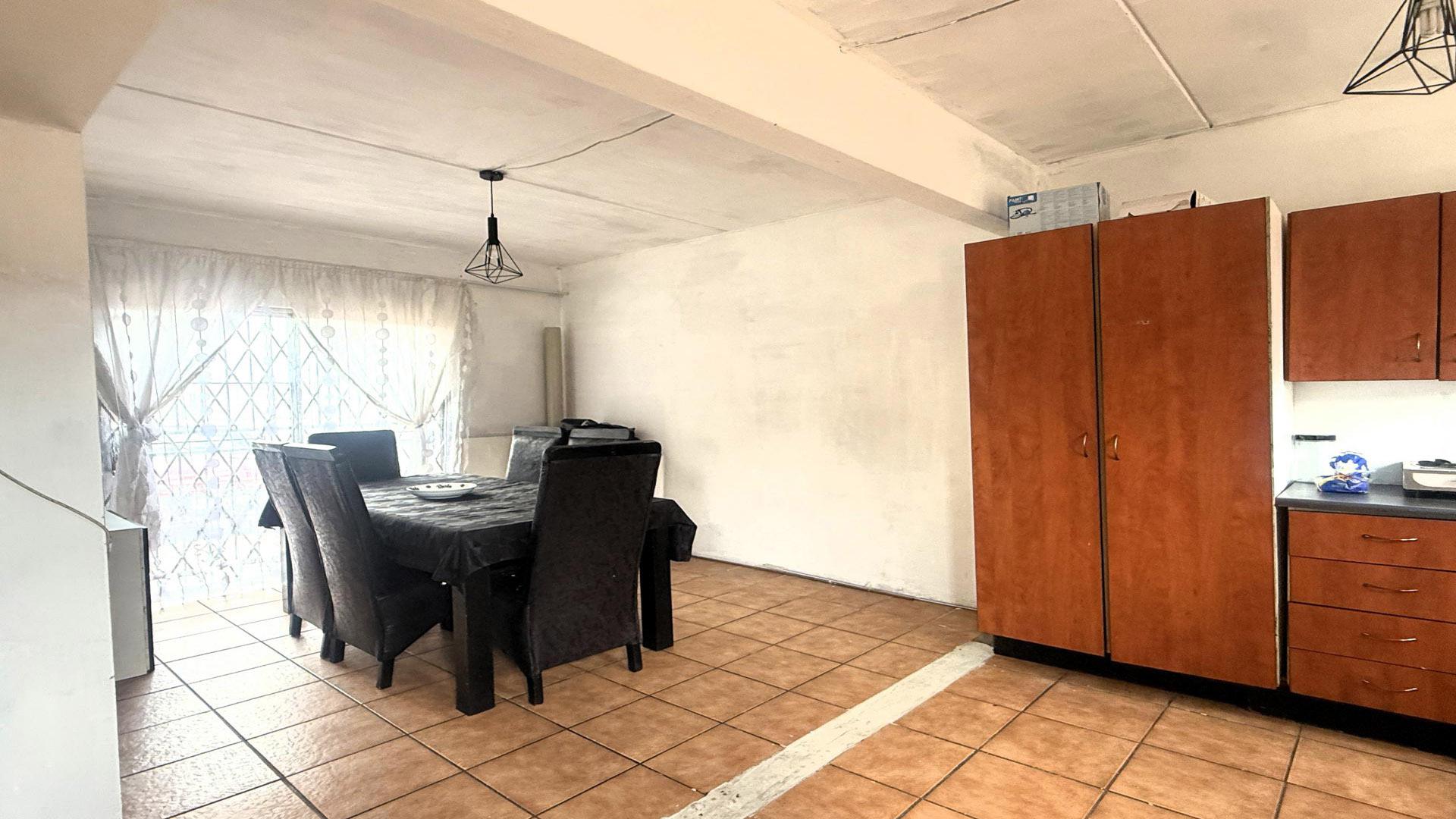 Dining Room of property in Crown Gardens
