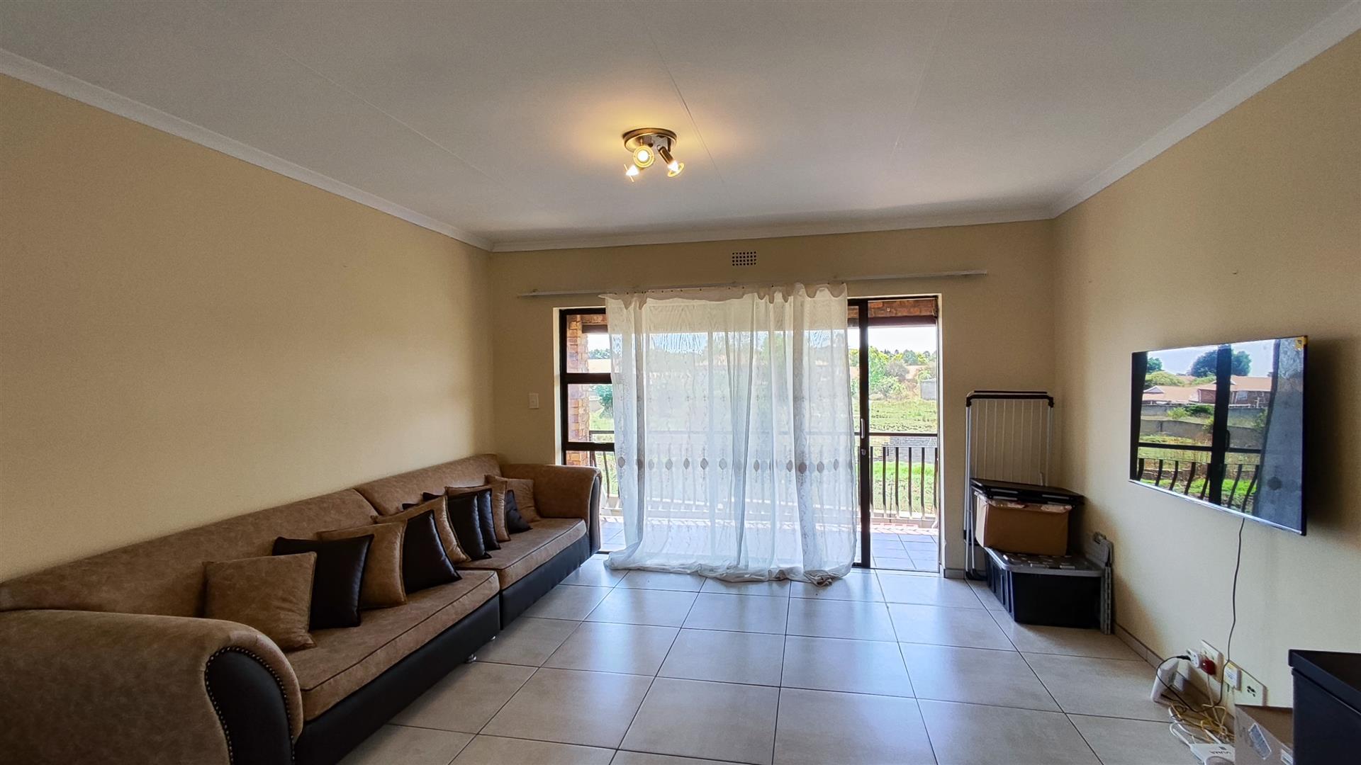 Lounges - 19 square meters of property in Rand Collieries Sh