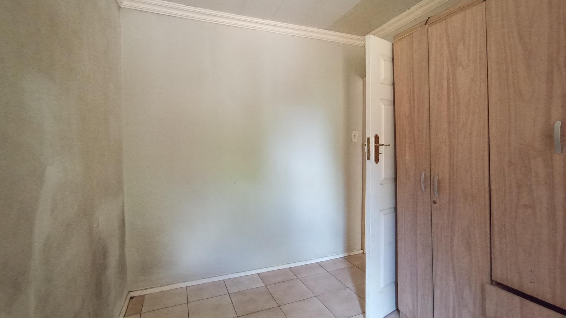 Bed Room 3 - 9 square meters of property in Mabopane