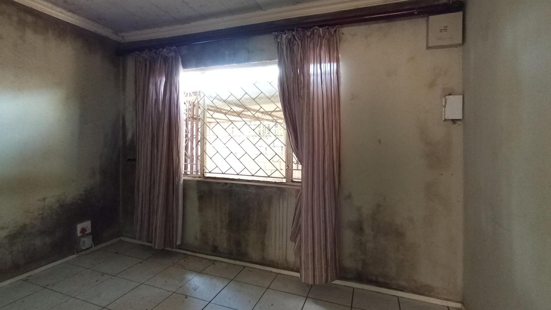 Bed Room 2 - 10 square meters of property in Mabopane
