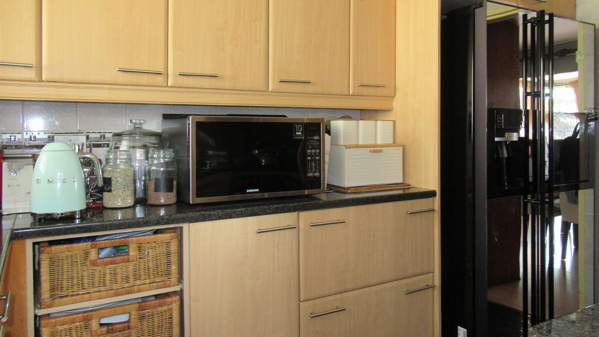 Kitchen - 8 square meters of property in Corlett Gardens
