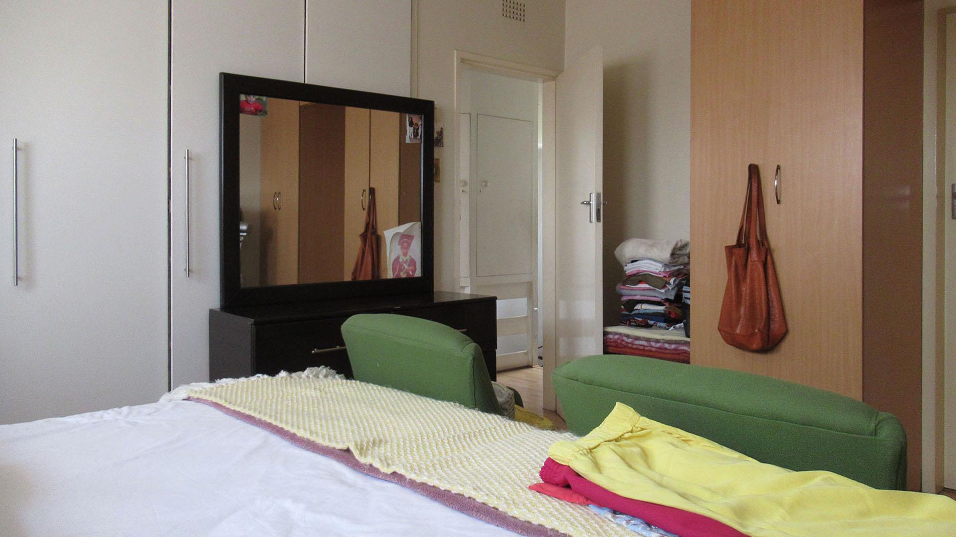 Bed Room 1 - 16 square meters of property in Corlett Gardens