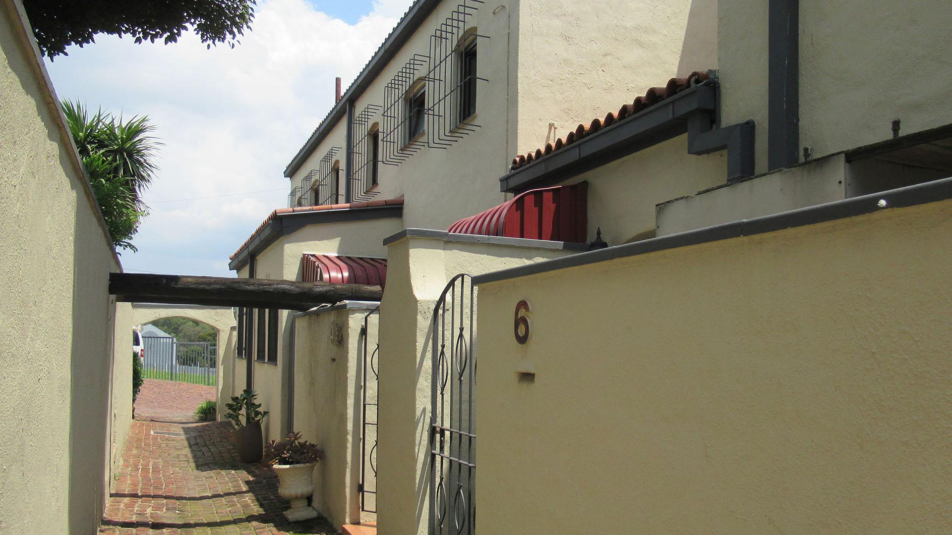 Front View of property in Corlett Gardens