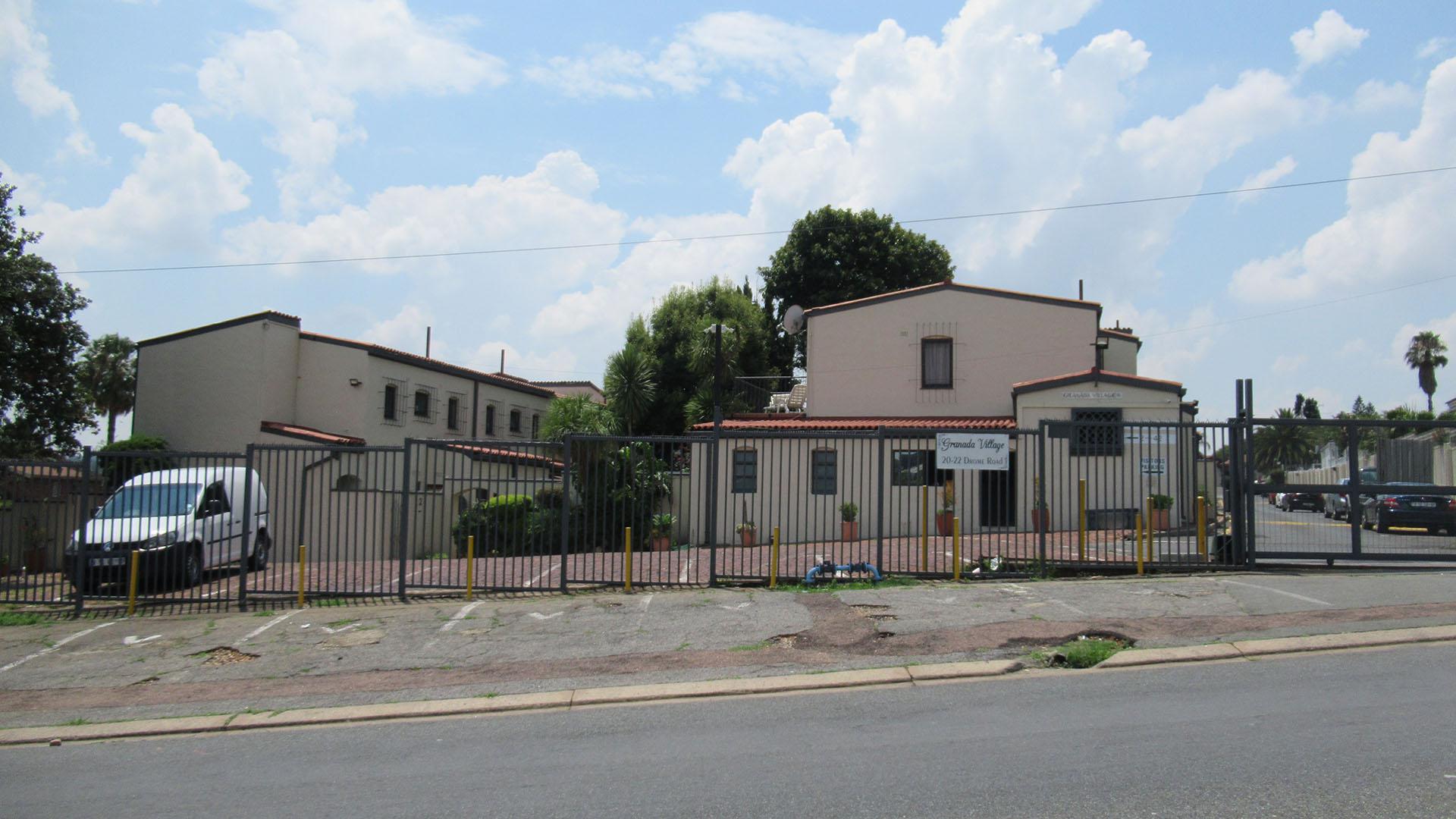 Front View of property in Corlett Gardens