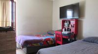 Bed Room 2 - 11 square meters of property in Corlett Gardens