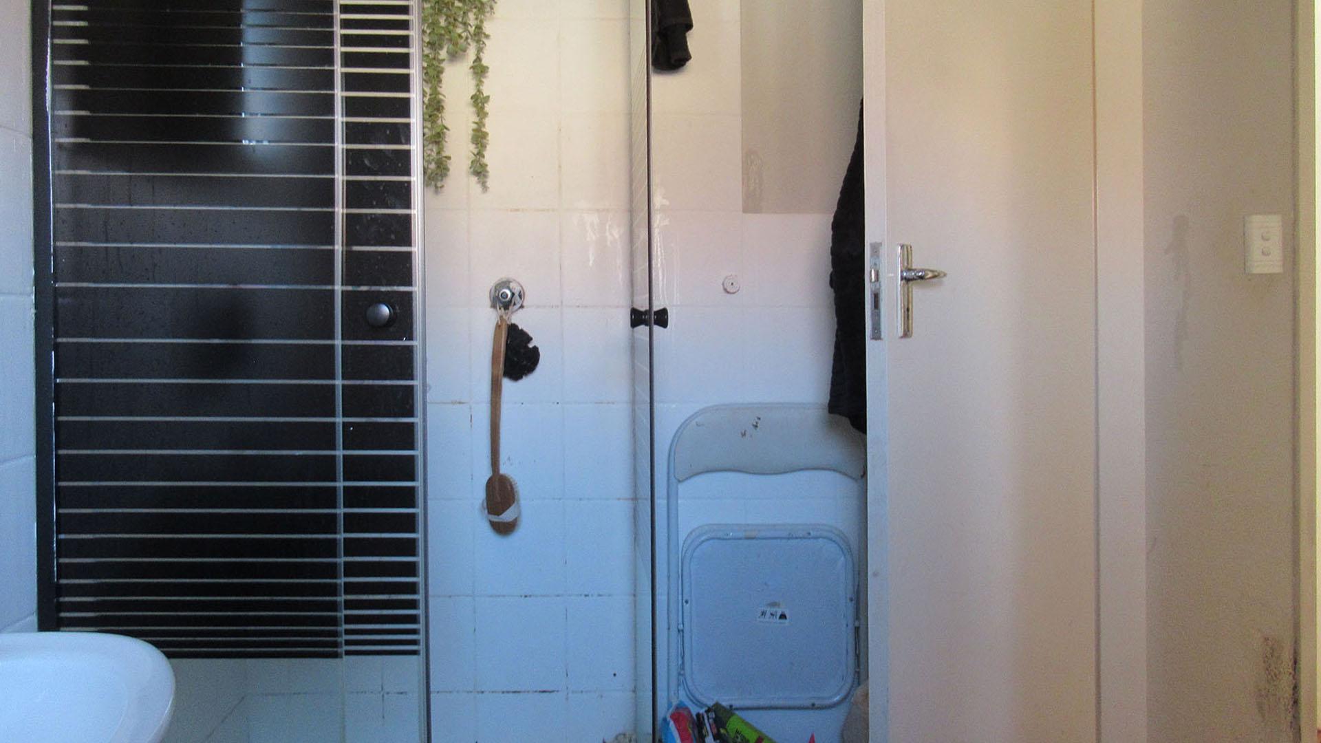 Bathroom 2 - 6 square meters of property in Groblerpark