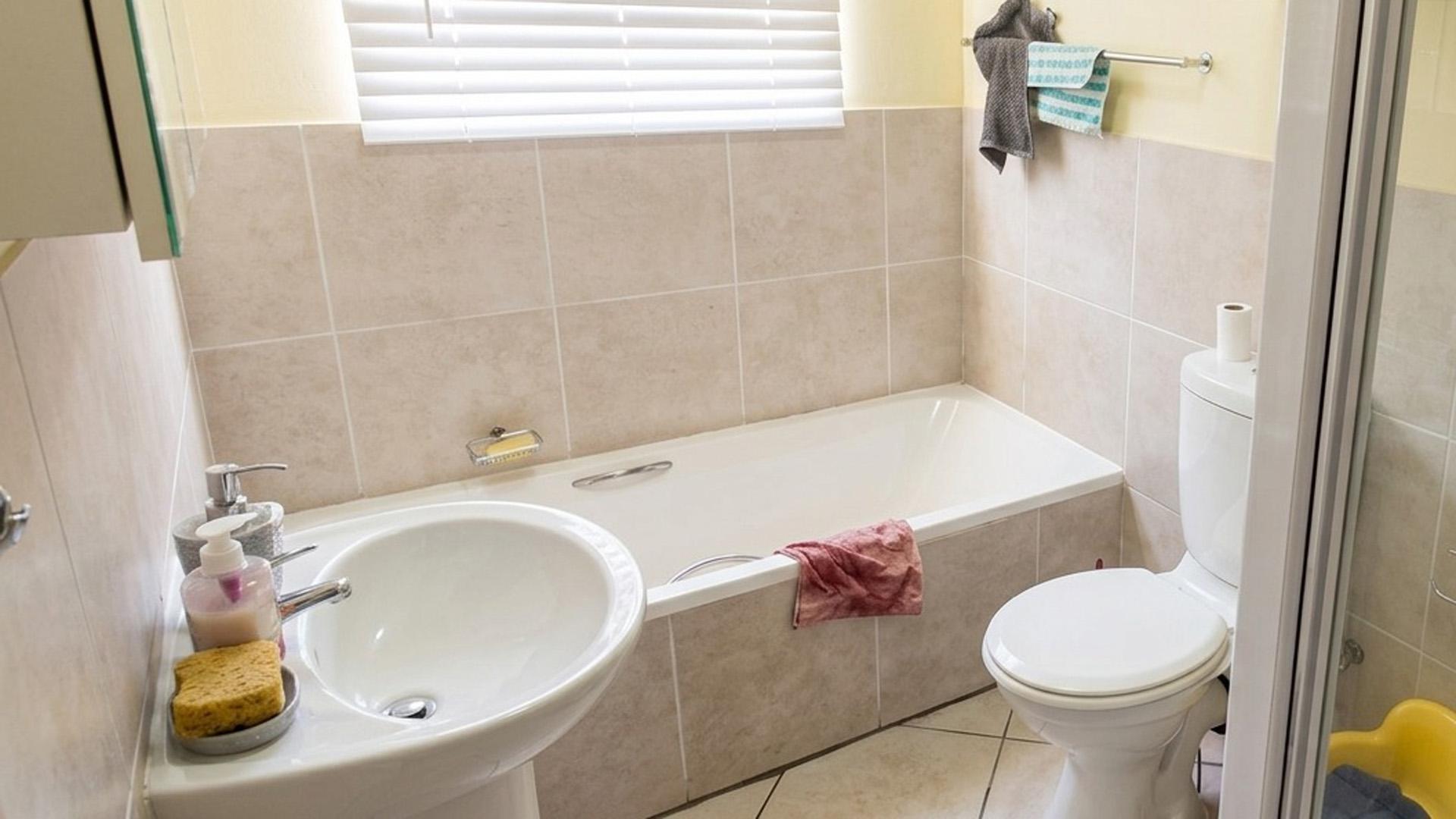 Bathroom 1 of property in Rynfield AH