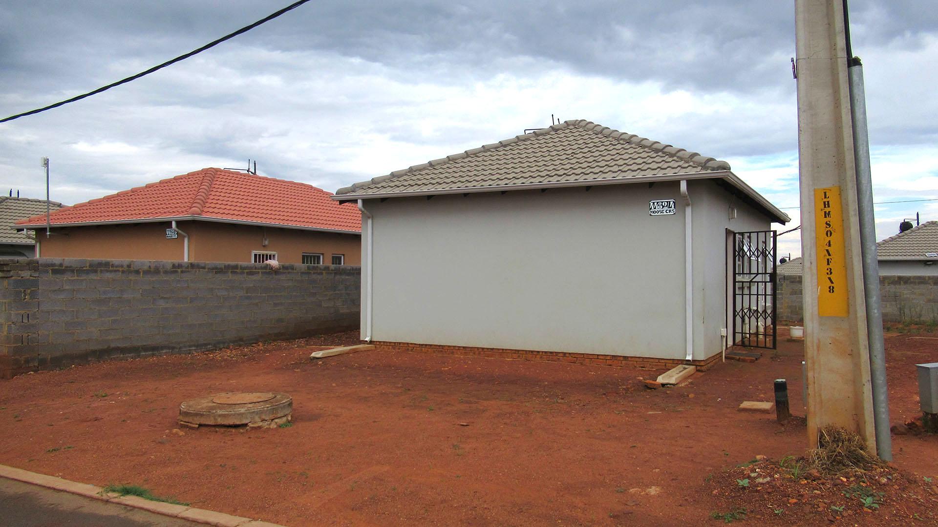 Front View of property in Lehae