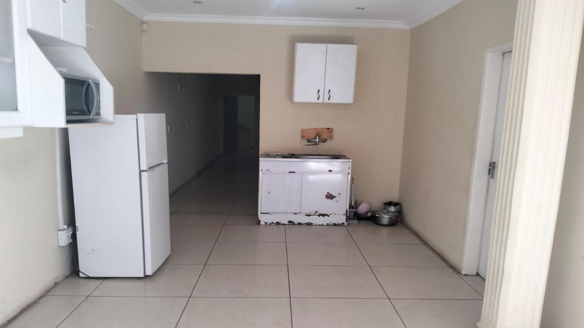 Kitchen - 35 square meters of property in Westdene (JHB)