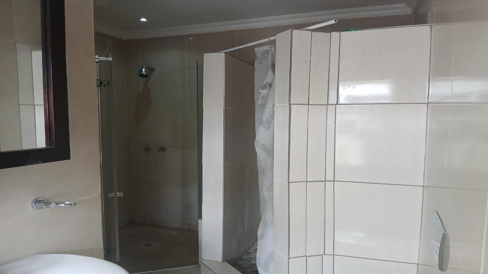 Bathroom 1 - 7 square meters of property in Westdene (JHB)