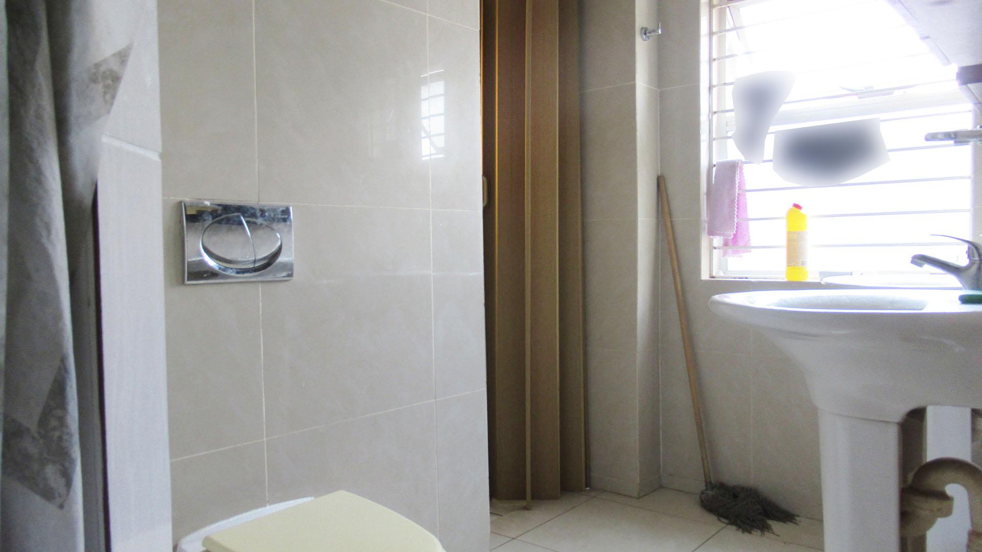 Bathroom 1 - 7 square meters of property in Westdene (JHB)