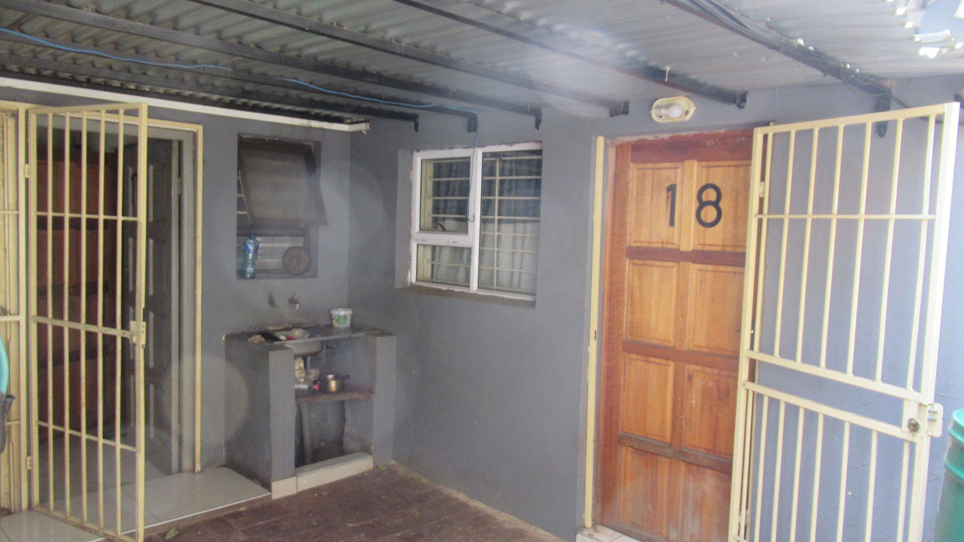 Patio - 11 square meters of property in Westdene (JHB)