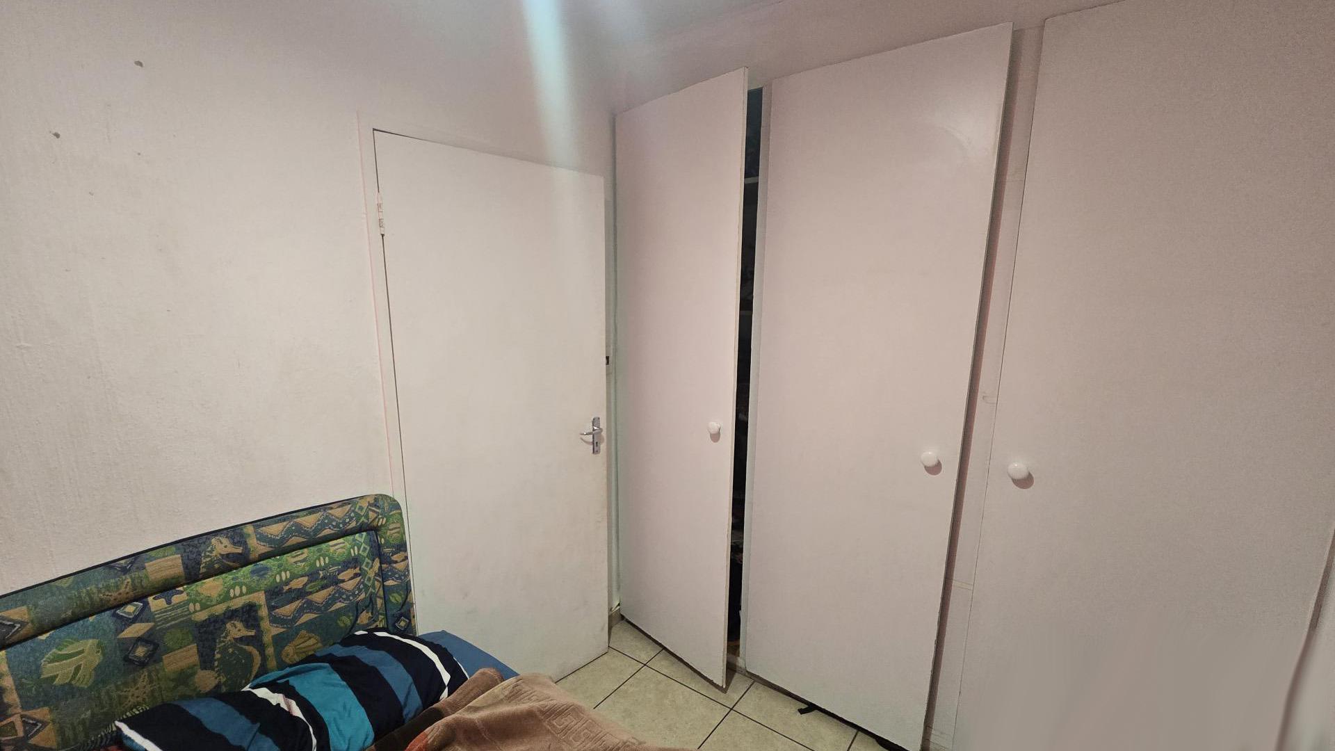 Bed Room 1 of property in Meyersdal