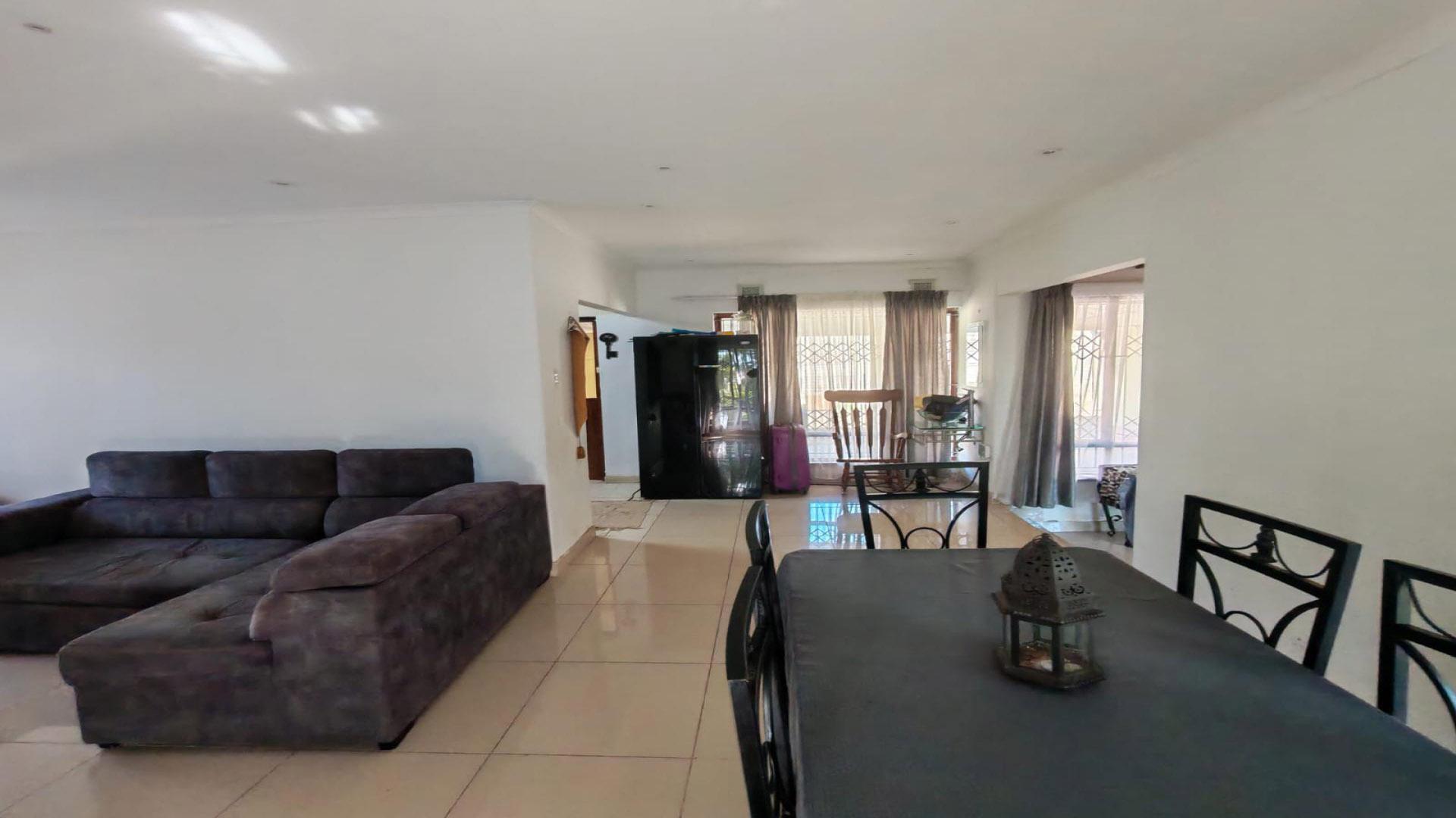 Dining Room of property in Queensburgh