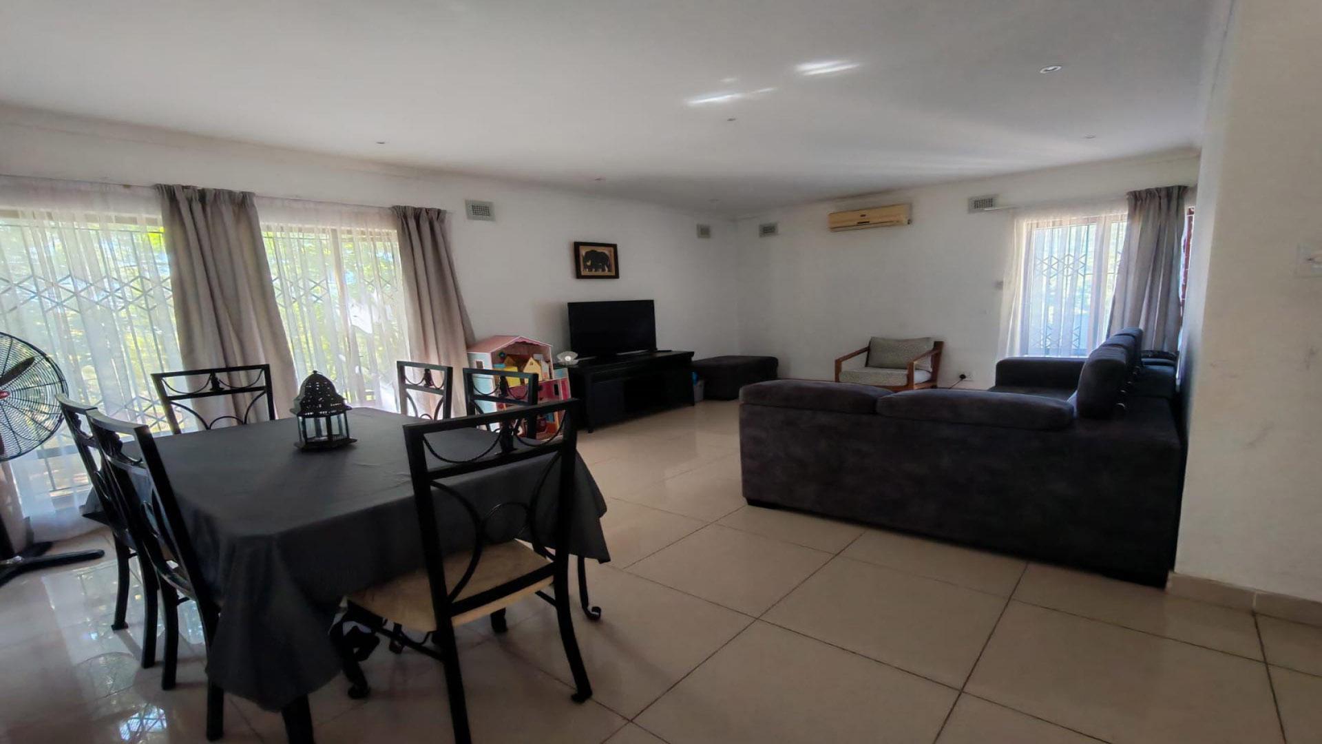 Dining Room of property in Queensburgh