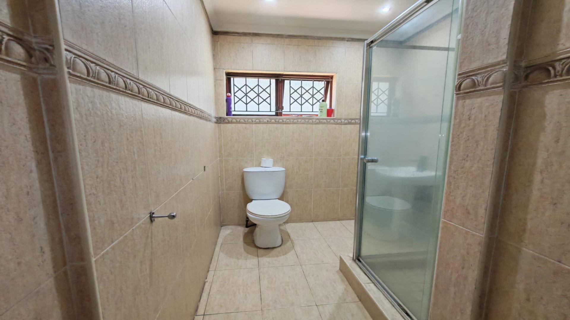 Bathroom 2 of property in Queensburgh