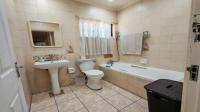Bathroom 1 of property in Queensburgh