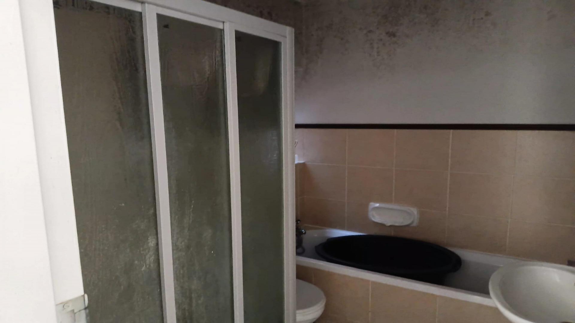 Bathroom 1 of property in Karenpark